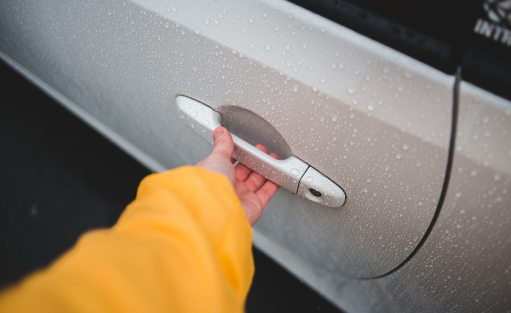 How to Open Car Door Without Key:A Complete Guide